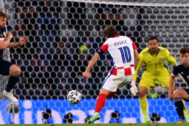 Luka Modric Bikin Gol Cantik di Euro 2020, Ternyata Pernah Gowes Sepeda Listrik Seharga Ninja 250
