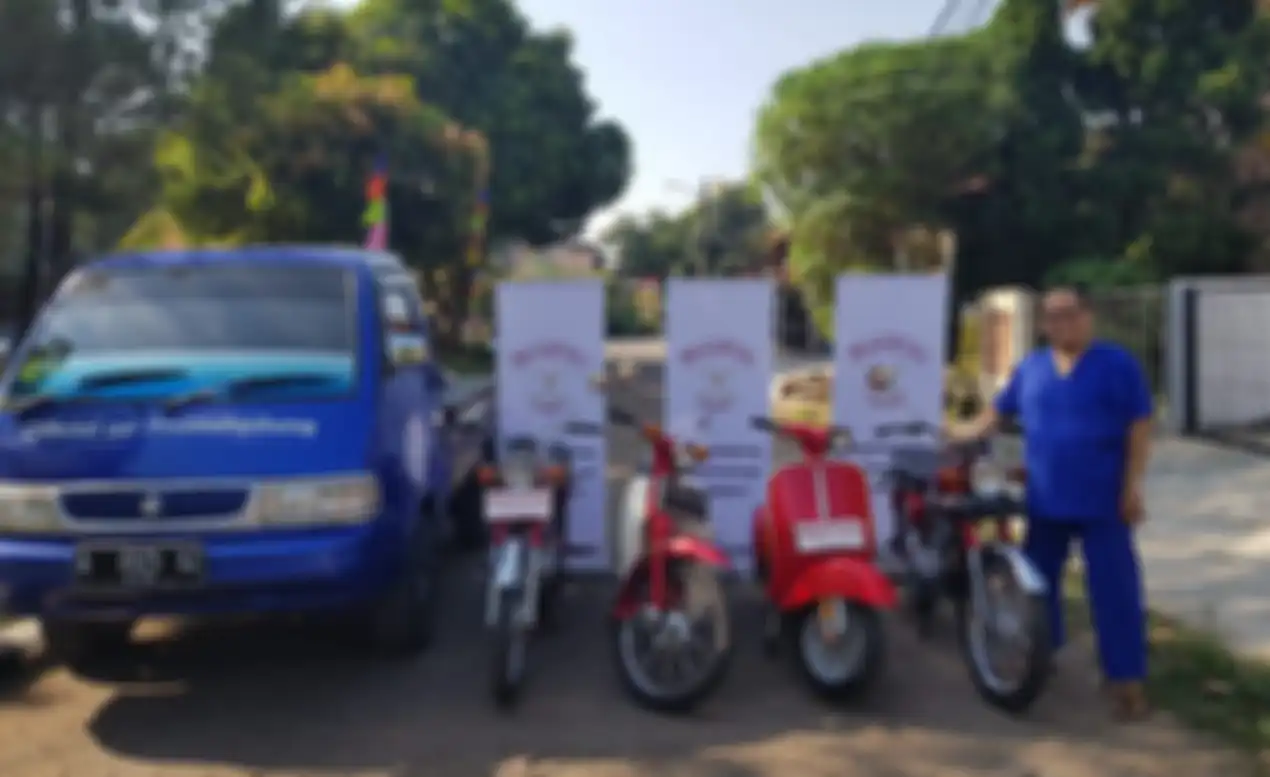 dr. Tri Wahyudi, pemilik Rumah Pitung, ada mobil storingnya