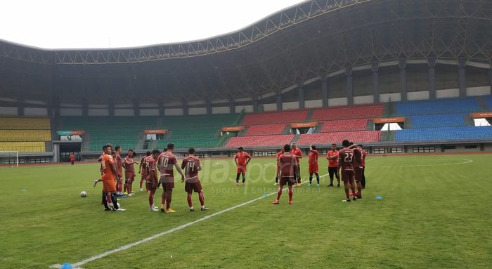 Skuat Persija Jakarta pada official training di Stadion Patriot Chandrabhaga, Kota Bekasi, Rabu (20/2/2019).