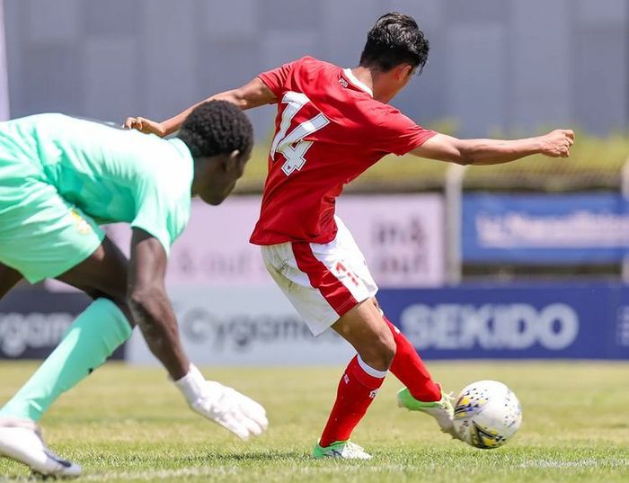 Raka Cahyana saat mencetak gol dalam laga timnas Indonesia U-19 vs Ghana (2/6/2022). 