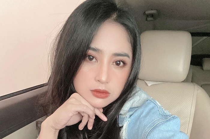 Dewi Perssik luapkan kekesalannya pada keluarga Angga Wijaya pada Maia Estianty, sudah bicarakan perkara harta padahal belum pisah