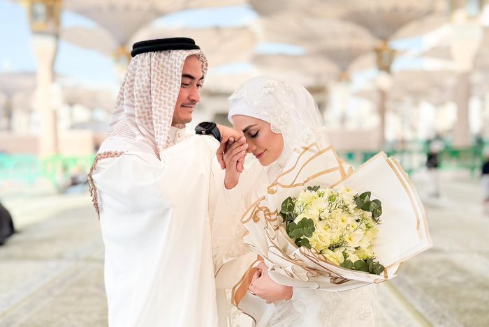 Zumi Zola secara sah menikahi Putri Zulkifli Hasan di Masjid Nabawi Madinah, Kamis (5/12/2024).  