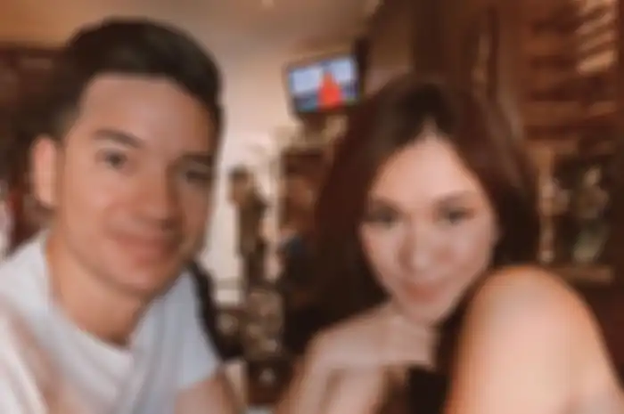 Andrew White dan Nana Mirdad