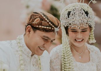 Masayu Clara dan Qausar Harta Kenakan Baju Adat Palembang Saat Resepsi Pernikahan, Penampilan Keduanya Tuai Pujian!