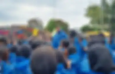 Sal Priadi Tampil Bareng Ratusan Orang, Mengelilingi 7 Stage Synchronize Festival 2022