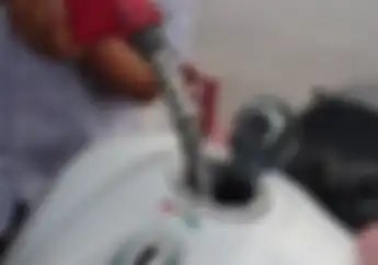 Benar Enggak Sih, Fuel Pump di Motor Injeksi Jadi Mudah Rusak Kalau Bensin Dibiarkan Habis?