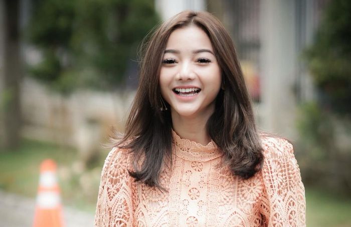 Gaya rambut Glenca Chysara sebelum dipotong.