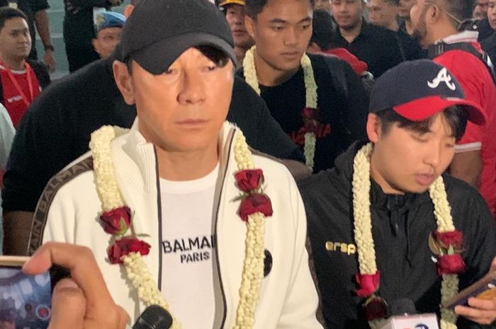 Pelatih timnas U-23 Indonesia, Shin Tae-yong, di Bandara Soekarno-Hatta, Tangerang, Sabtu (11/5/2024).