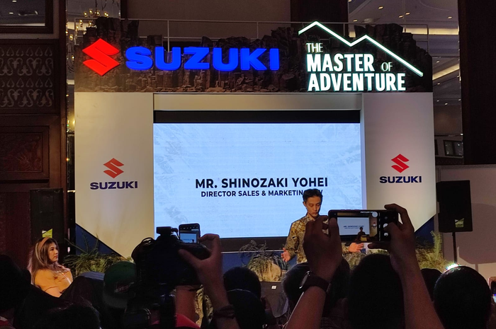 Suzuki hadir di IMOS 2022, Suzuki V-Strom SX 250 dan Suzuki Avenis 125 sukses curi perhatian di booth Suzuki.