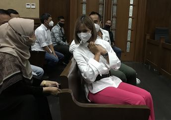 'Saya Merasa Sebagai Nia Itu Kutukan', Kepergian Sang Ayah dan Ekspektasi akan Citra Serba Sempurna Membuat Nia Ramadhani Alami Mental Breakdown