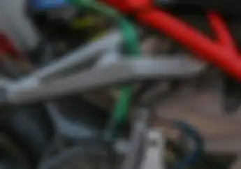 Mudah Pasang Fluid Tube di Rem Belakang Motor, Simpel dan Gaya