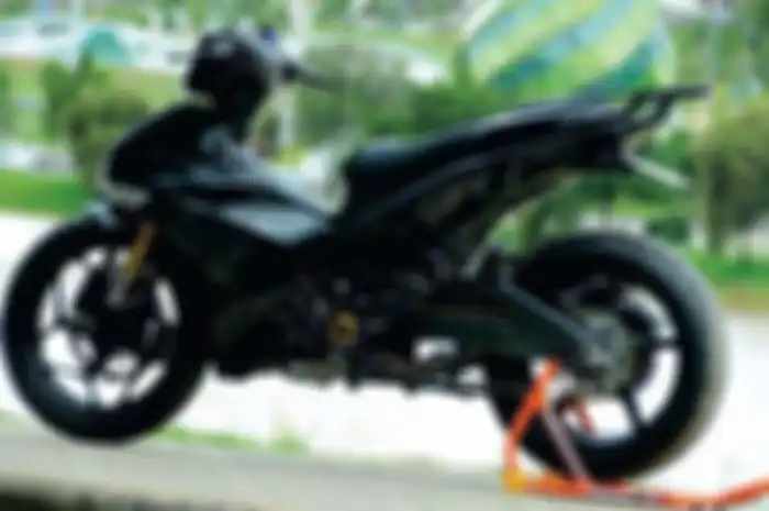 Yamaha Exciter 150 (Yamaha MX-King) dengan kaki-kaki gambot