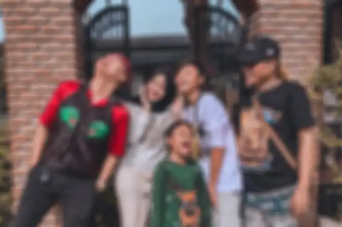 Sule dan keempat anaknya