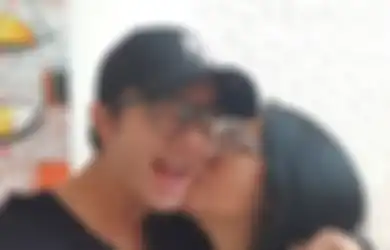 6 Foto Kedekatan Bryan Domani dan Mama, Ade Domani. Sweet Abis!
