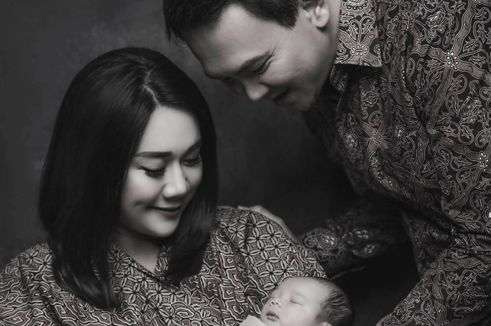 Foto keluarga perdana Ahok BTP dan Puput Nastiti Devi yang diabadikan FD Photography