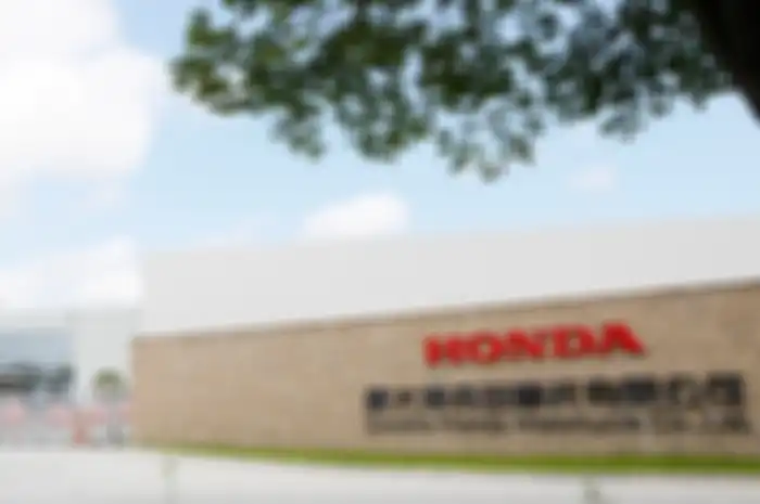 Honda Motor Company menutup dua pabrik motor di Cina.