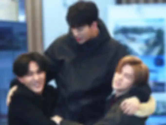 Kim Jinhwan, Song Yunhyeong dan Kim Donghyuk.