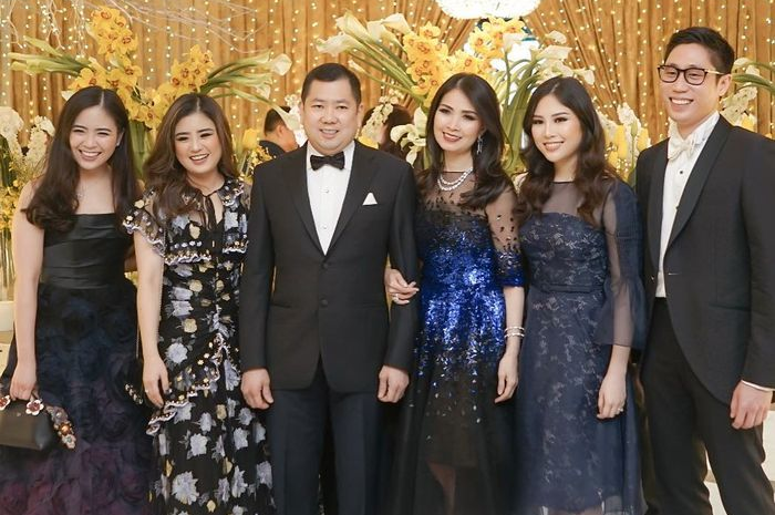Keluarga Hary Tanoesoedibjo dan Liliana Tanoesoedibjo