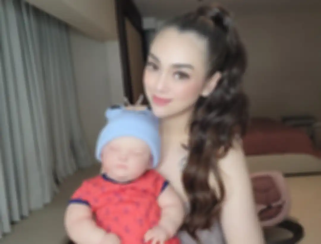 Celine Evangelista dan koleksi boneka arwahnya