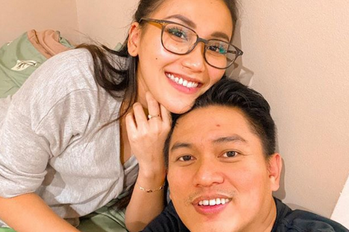  Ayu Ting Ting dan Adit Jayusman 