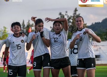 Pemain timnas Putri Indonesia melakukan selebrasi setelah mencetak gol ke gawang Singapura, Minggu (7/12/2025).