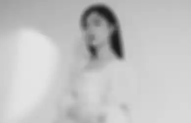 Anggun dalam Balutan Kebaya, Isyana Sarasvati dan Sang Kekasih Sukses Bikin Patah Hati Nasional Jilid 2 Setelah Raisa