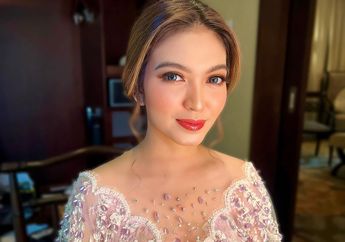 Selvi Ananda Jadi Model Kebaya Desainer Papan Atas, Intip Kecantikan Paripurna Ibu Wali Kota Solo!