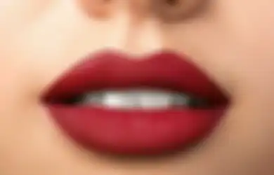 Sering Dilakukan, Tak Sengaja Makan Lipstik Bisa Datangkan Malapetaka Bagi Tubuh