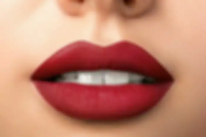 bahaya lipstik yang tertelan
