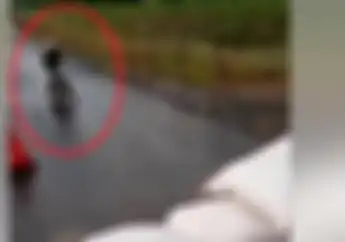 Ngerih.. Video Detik-detik Joki Dragbike Kehilangan Kendali Tabrak Pembatas di Ujung Lintasan