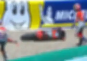 Kocak... Usai Kecelakaan Dovizioso Salah Bawa Motor, Netizen Bilang 'Motor yang Tertukar'