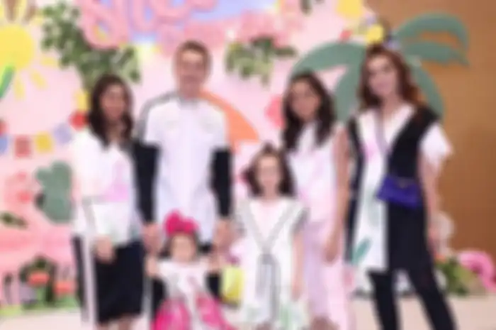 Andhika dan Ussy bersama keempat putrinya