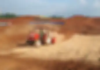 Terkesima.. Pembalap MXGP Dunia Komentar Saat Lihat Tanah Sirkuit Dicampur Gabah