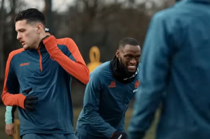 Bek Timnas Indonesia, Justin Hubner, terlihat menjalani latihan bersama tim utama Wolverhampton Wanderers jelang menghadapi Liverpool.