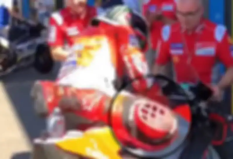 Sampai hancur knee slider Jorge Lorenzo rusak di MotoGP Belanda