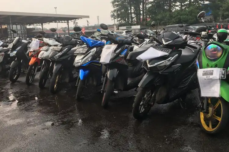 Banyak Motor yang Harganya Murah, Ternyata Balai Lelang Jadi Langganan Para Pedagang Motor Bekas