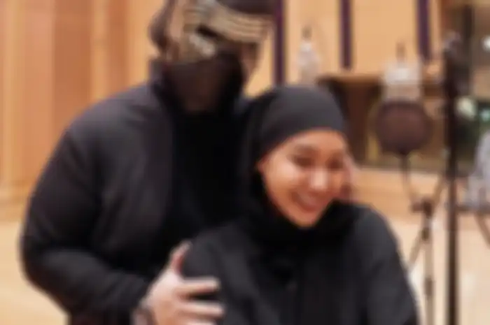 Cita Citata yang tengah dekat dengan Didi Mahardika tampil beda pakai hijab