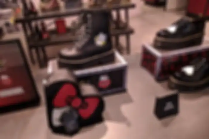 Dr. Martens x Hello Kitty di store Dr. Martens Senayan City.