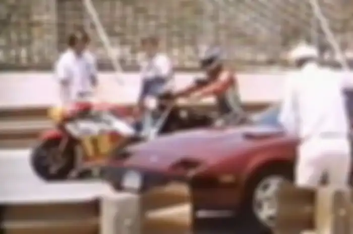 Adu kebut Honda NSR500 vs Honda Sabre vs Nissan 300ZX Turbo