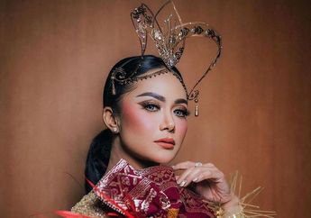 Pakai Hijab Tetap Perlihatkan Rambut, Potret Krisdayanti saat di Aceh Tuai Kritikan Netizen: Melorot?