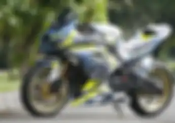 Modal Motif Helm Pembalap Top, Kawasaki Ninja 250 Ini Tampak Tambah Keren 