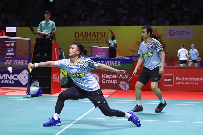 Ganda putra Indonesia, Mohammad Ahsan/Hendra Setiawan, saat tampil pada babak 16 besar Indonesia Masters 2025 di Istora Gelora Bung Karno, Senayan, Jakarta, 23 Januari 2025.