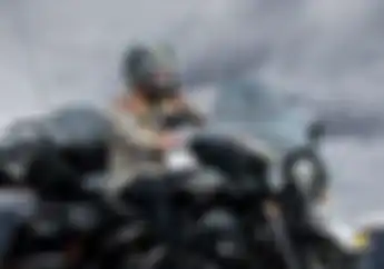 Teddy Minahasa Gagah Naik Moge Harley-Davidson, Kini Dipaksa Pose Pakai Baju Oranye