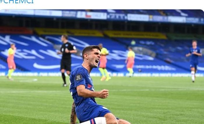 Winger Chelsea, Christian Pulisic, merayakan gol yang dicetak ke gawang Manchester City dalam laga Liga Inggris di Stadion Stamford Bridge, Kamis (25/6/2020).