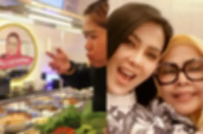 Tajir Melinitir Miliki Berbagai Kerajaan Bisnis, Syahrini Jualan Opor Ayam dan Berbagai Makanan Nusantara Hingga Bikin Vlogger Ini Geleng-Geleng Kepala Saat Melihat Bill yang Harus Dibayar, Kenapa?
