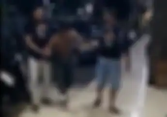 Doorrr... Pelaku Curanmor Merintih Gak Berdaya, Kaki Bolong Ditembus Pelor Tim Cobra