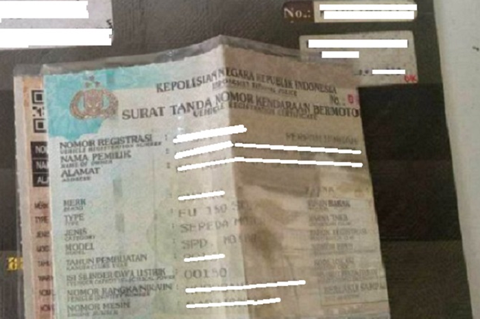 Ilustrasi, STNK motor berserta KTP dan BPKB harus dibawa saat mengurus pajak motor di program pemutihan pajak motor 2023.