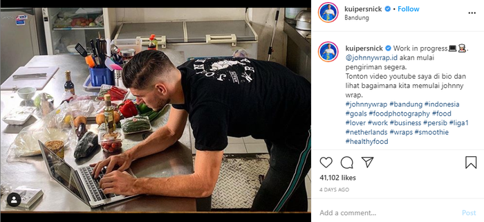 Nick Kuipers mempersiapkan cabang bisnisnya, Johny Wrap Bandung. 