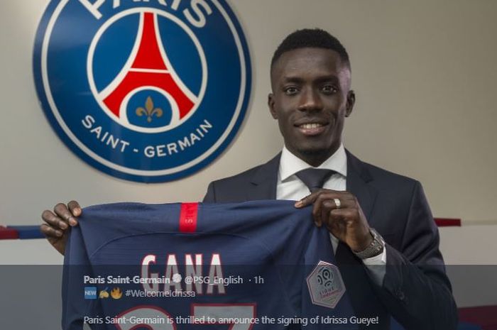 Idrissa Gueye resmi pindah ke Paris Saint-Germain (PSG) dari Everton pada 30 Juli 2019.