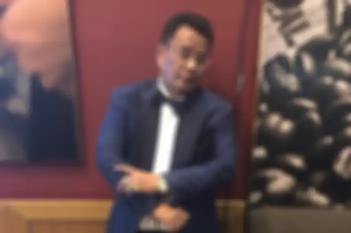 Hotman Paris Hutapea belum tahu arti kebahagiaan.